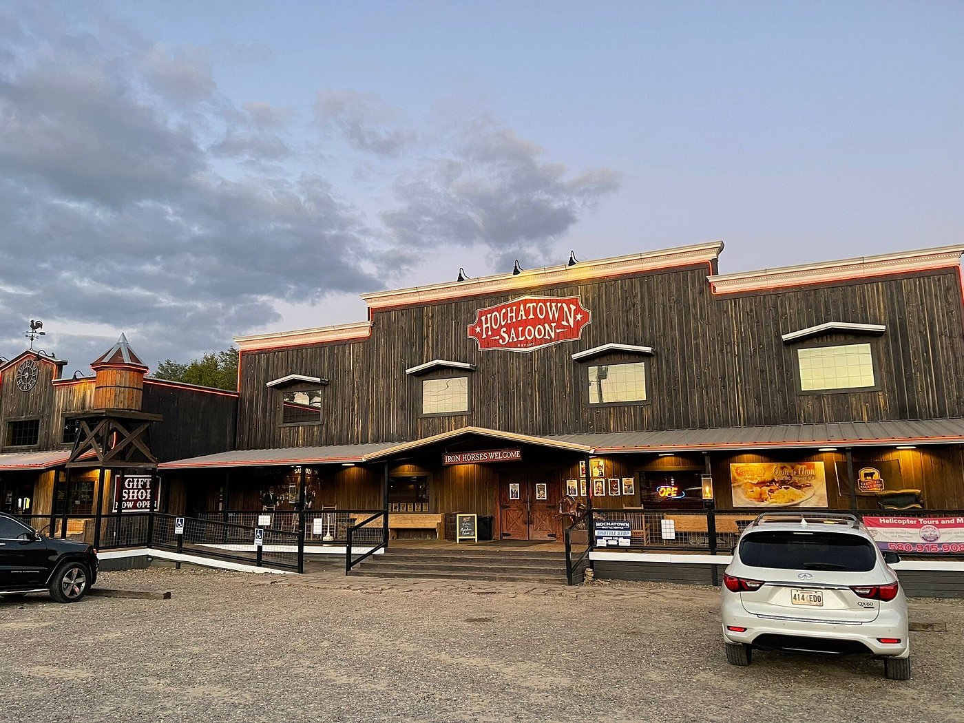 Hochatown Saloon, one stop for where to eat in Broken Bow, OK